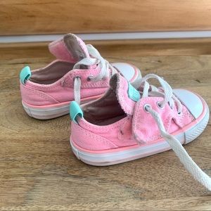 Bright pink toddler converse Chuck Taylor sz 6